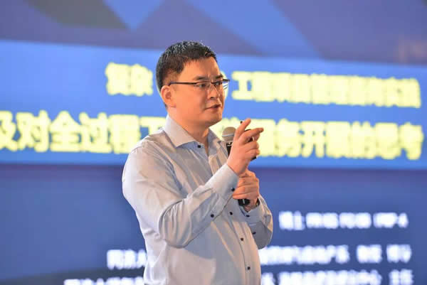 何清华.jpg 何清华.jpg